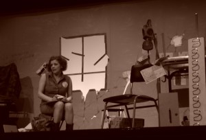 Berta habla a su grupo de turistas