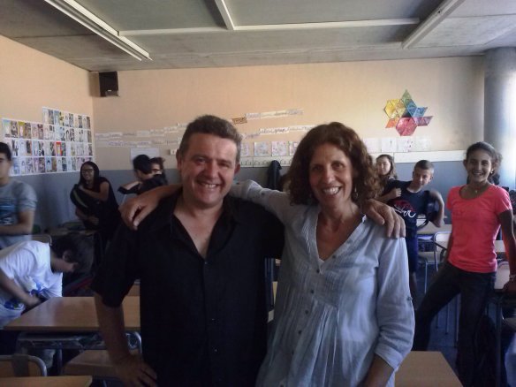 Con la profesora Montserrat Follia y los alumnos del IES Carles Rahola i Llorens